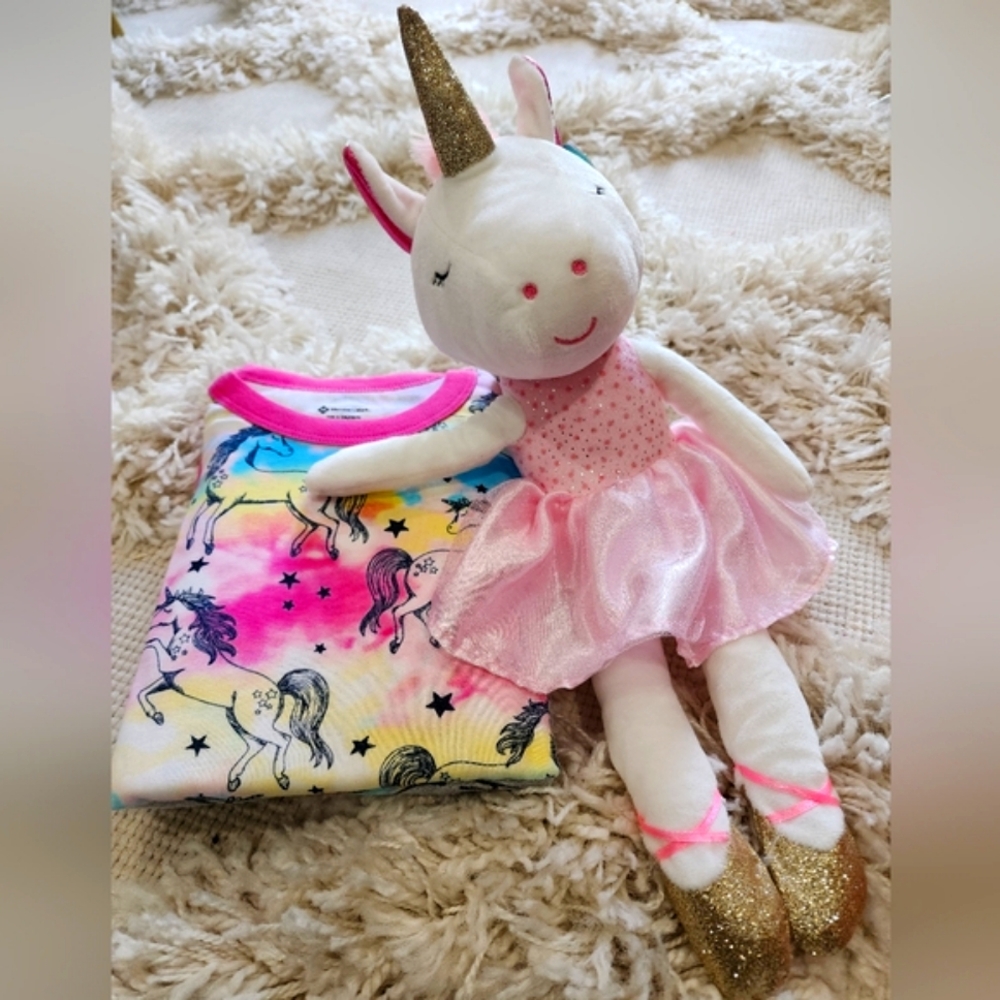 🆕️ 💜 girls 8 Unicorn pajamas set and unicorn plush toy.